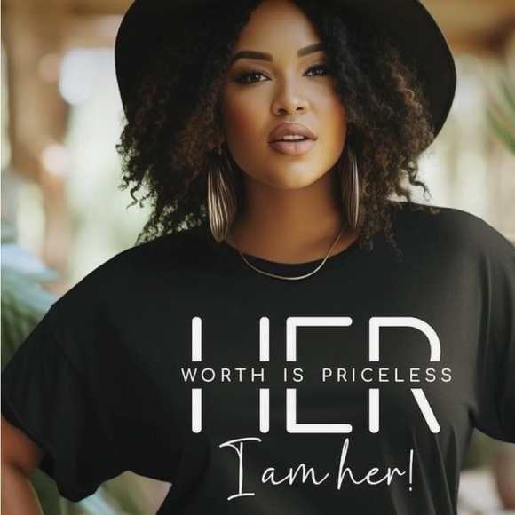 Her worth tee - Picture 3 of 5